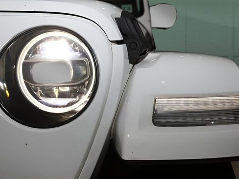 Used 2021 Jeep Wrangler Unlimited Sahara image 36