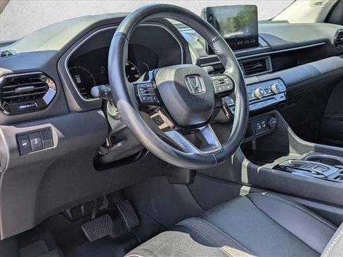 Used 2023 Honda Pilot Touring image 10