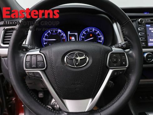 Used 2019 Toyota Highlander Limited Platinum AWD/4WD image 10