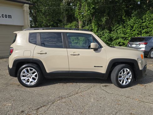 Used 2015 Jeep Renegade Latitude FWD image 8