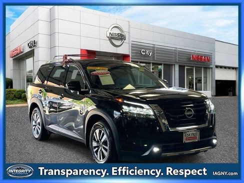 Certified 2024 Nissan Pathfinder SL AWD/4WD image 1