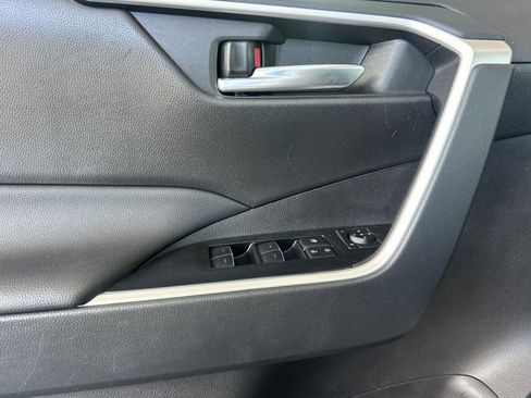 Used 2025 Toyota RAV4 XLE image 12