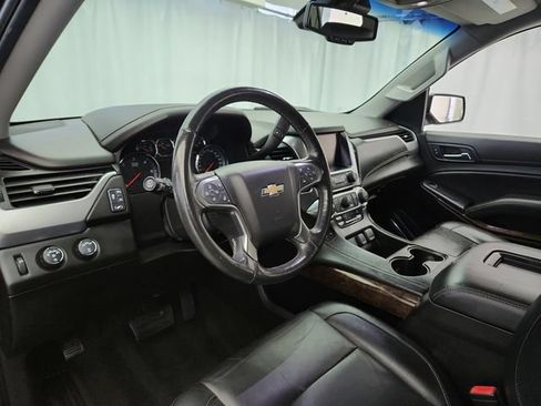 Used 2018 Chevrolet Suburban LT w/ Luxury Package AWD/4WD image 8