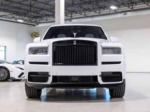 Used 2019 Rolls-Royce Cullinan image 2