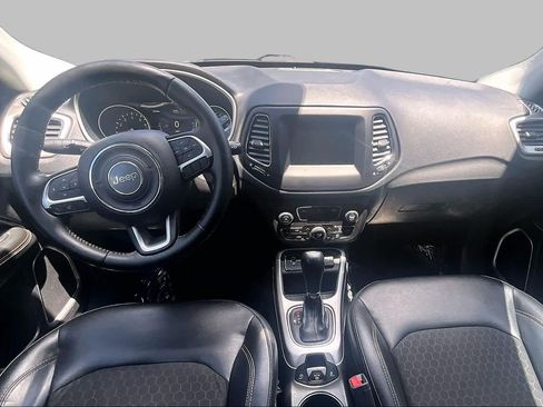 Used 2018 Jeep Compass Latitude w/ Popular Equipment Group FWD image 16