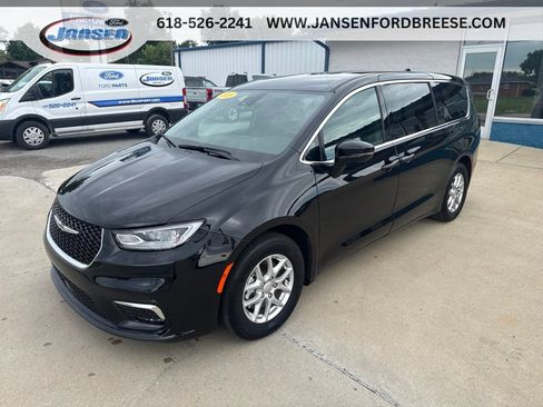 Used 2025 Chrysler Pacifica Select FWD image 3