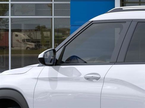 Used 2024 Chevrolet TrailBlazer LT w/ LT Cold Weather Package image 12