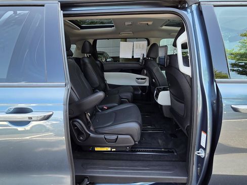 Certified 2024 Kia Carnival SX Prestige FWD image 35