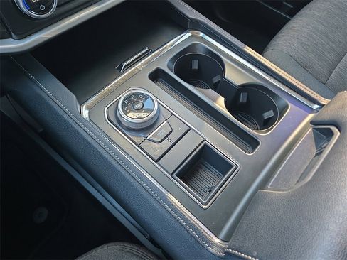 Used 2023 Ford Expedition XLT image 23