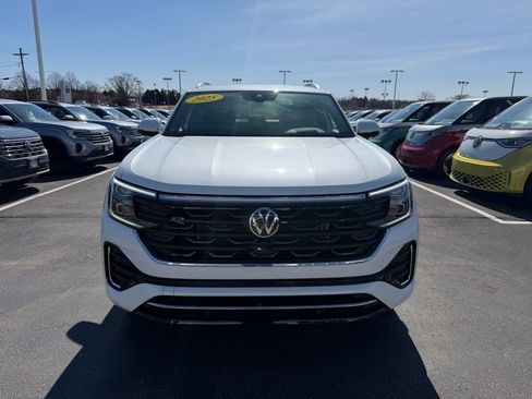 Used 2025 Volkswagen Atlas Cross Sport SEL Premium R-Line image 2