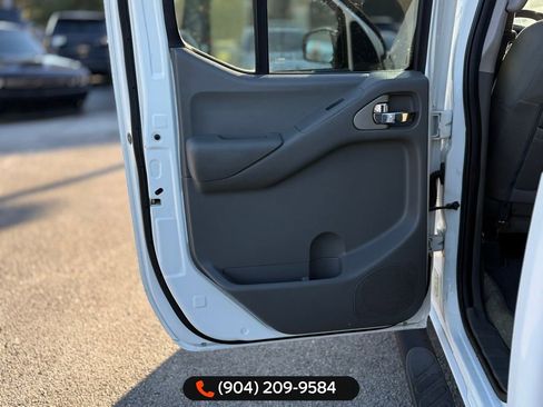 Used 2015 Nissan Frontier SV w/ SV Value Truck Package image 9