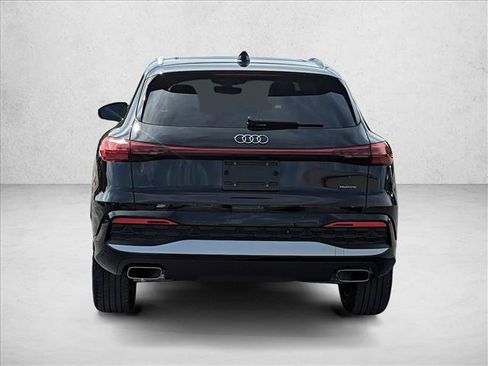Used 2025 Audi Q5 Premium AWD/4WD image 7
