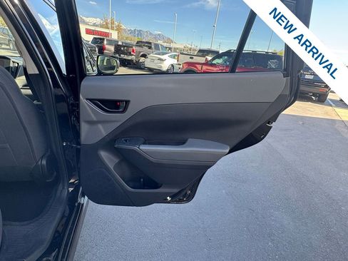 Used 2025 Subaru Crosstrek 2.0i Premium image 12