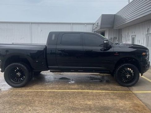 Used 2025 RAM 3500 Laramie AWD/4WD image 2
