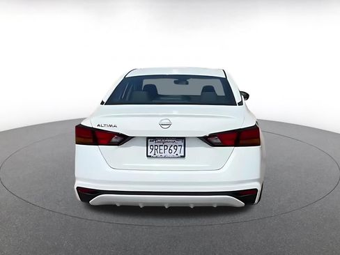 Used 2025 Nissan Altima 2.5 SV FWD image 14
