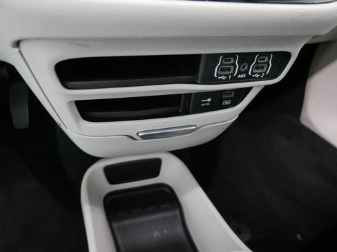 Used 2022 Chrysler Pacifica Touring-L FWD image 29