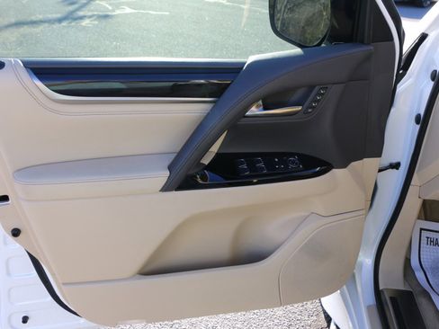 Used 2018 Lexus LX 570 4WD image 16