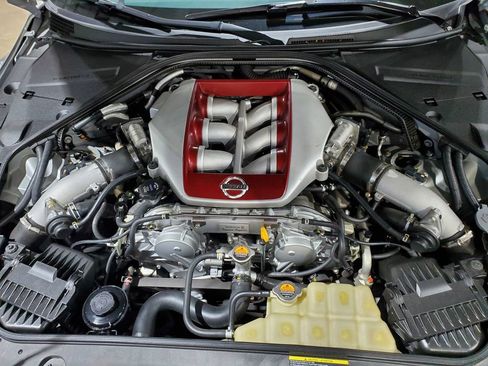 Used 2017 Nissan GT-R Premium AWD/4WD image 38