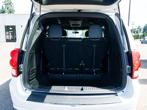 Used 2017 Dodge Grand Caravan GT FWD image 7
