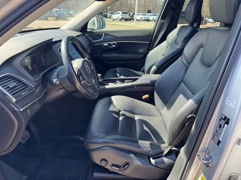 Used 2020 Volvo XC90 T6 Momentum w/ Protection Package Premier image 9