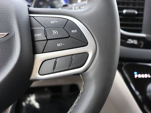 Used 2023 Chrysler Voyager LX FWD image 20