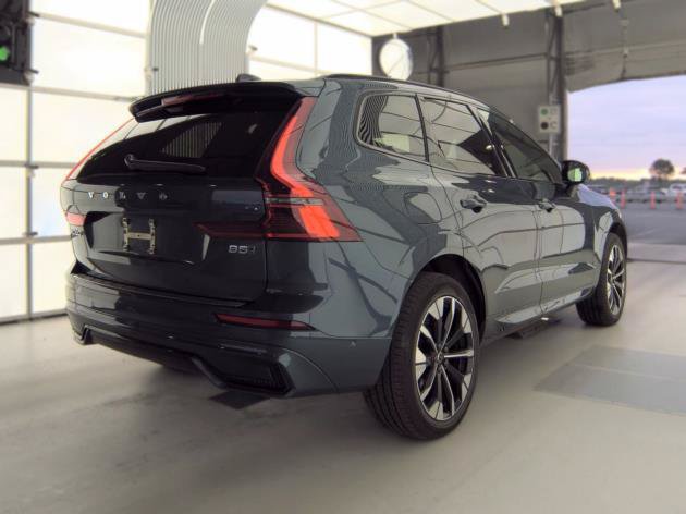 Used 2026 Volvo XC60 B5 Plus AWD/4WD image 4