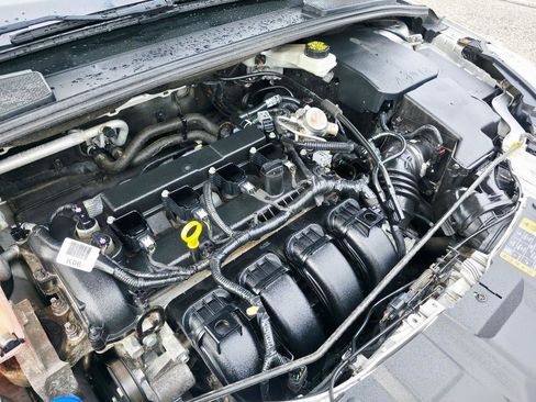 Used 2017 Ford Focus Titanium w/ Titanium Technology Package image 8