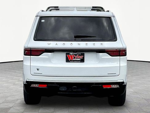 Used 2023 Jeep Wagoneer Series II AWD/4WD image 5