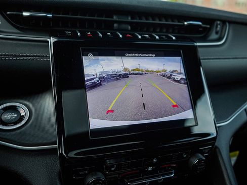 New 2025 Jeep Grand Cherokee Laredo w/ Luxury Tech Group I image 25