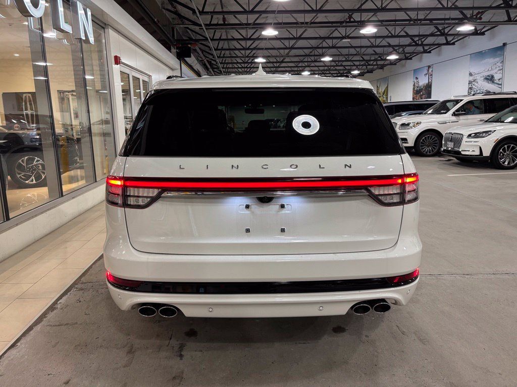 Used 2023 Lincoln Aviator Reserve w/ Equipment Group 201A AWD/4WD image 4