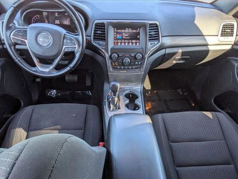 Used 2021 Jeep Grand Cherokee Laredo AWD/4WD image 16