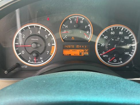 Used 2014 Nissan Titan SV w/ SV Value Truck Package AWD/4WD image 12