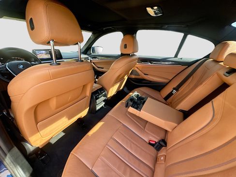 Used 2023 BMW 540i w/ Premium Package image 27