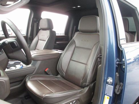 Used 2025 GMC Sierra 3500 Denali w/ Denali Reserve Package image 25