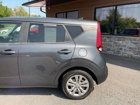 Used 2020 Kia Soul LX FWD image 3