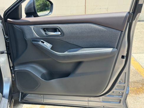 Used 2022 Nissan Rogue SV FWD image 37