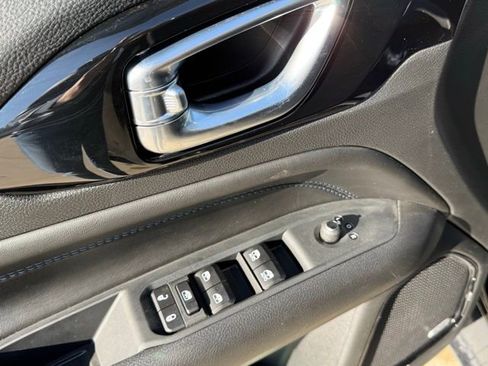 New 2025 Jeep Compass Latitude w/ Sun & Sound Group image 12