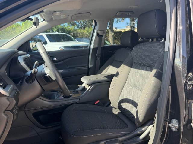 Certified 2022 GMC Acadia SLE w/ Elevation Edition FWD image 9