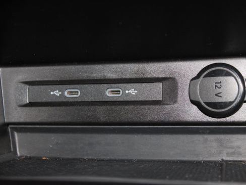 Used 2023 Volkswagen Tiguan SE image 24