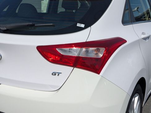 Used 2015 Hyundai Elantra GT FWD image 11