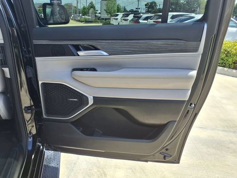 Used 2024 Jeep Wagoneer L Series II w/ Flexible Seating Group AWD/4WD image 23