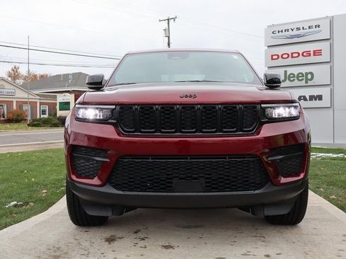 New 2025 Jeep Grand Cherokee Altitude image 5