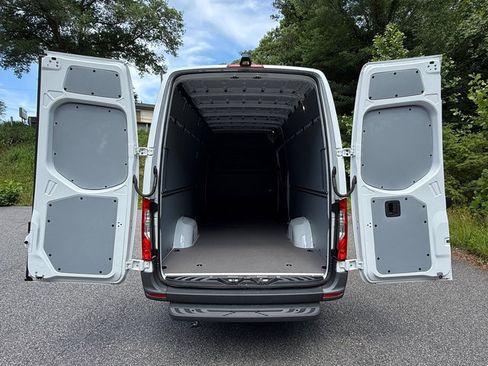 Used 2025 Mercedes-Benz Sprinter 2500 image 11