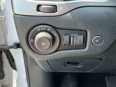 Used 2020 Jeep Cherokee High Altitude image 29