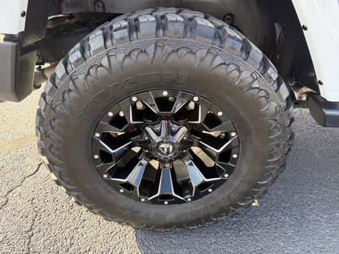 Used 2017 Jeep Wrangler Unlimited Sahara w/ Connectivity Group image 23