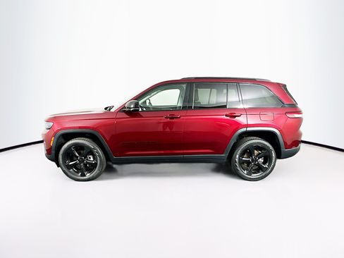 Used 2023 Jeep Grand Cherokee Limited w/ Black Appearance Package AWD/4WD image 4