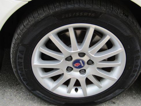 Used 2008 Saab 9-3 2.0T w/ Moonroof Package FWD image 25