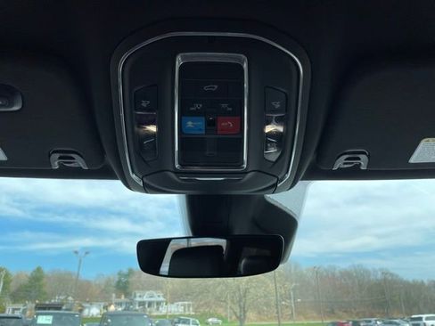 Used 2024 Jeep Wagoneer Series III AWD/4WD image 23