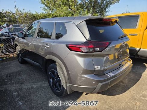 Used 2026 Nissan Rogue SV FWD image 2