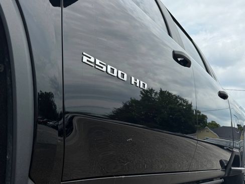 Used 2022 Chevrolet Silverado 2500 Custom w/ Custom Value Package AWD/4WD image 11